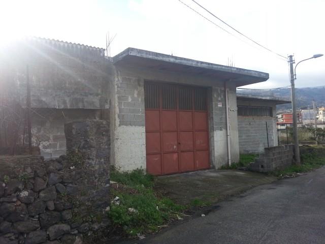 Fabbricato Artigianale - Vendita Box/Garage/Posto auto da Privato a ...