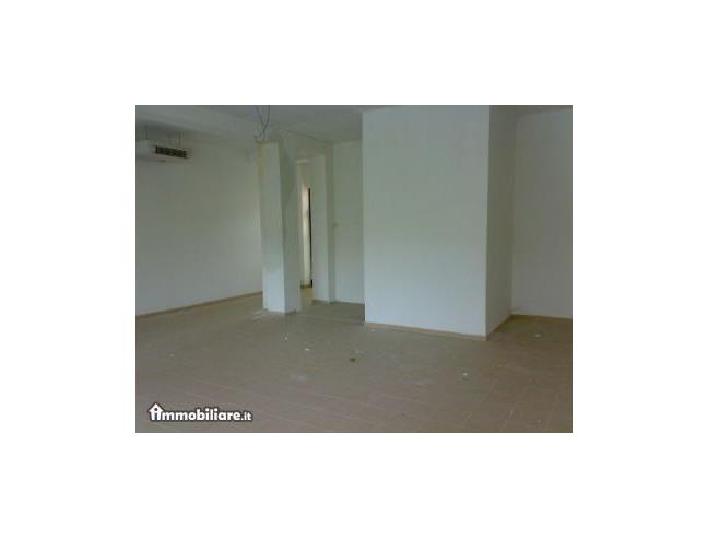 Anteprima foto 2 - Negozio in Affitto a Avezzano (L'Aquila)