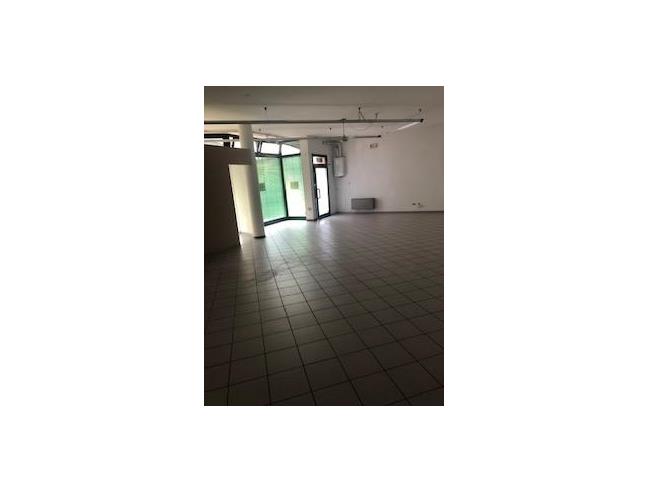 Anteprima foto 2 - Negozio in Affitto a Selvazzano Dentro - Caselle