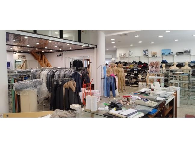 Anteprima foto 4 - Negozio in Vendita a Abano Terme - Monteortone