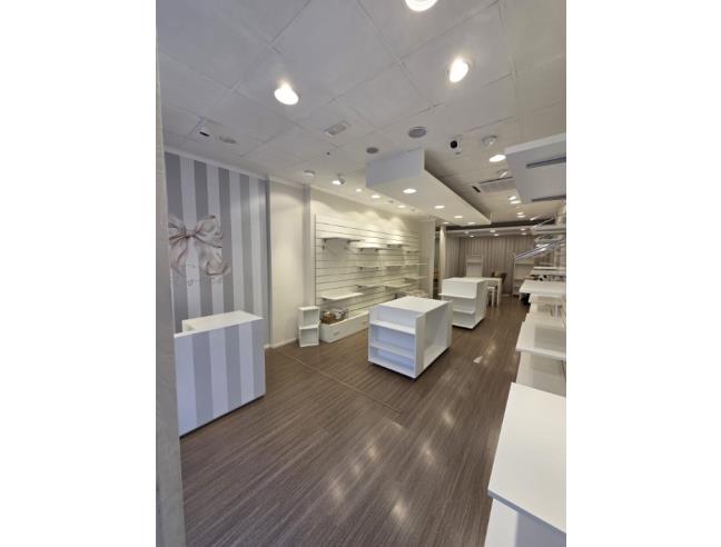 Anteprima foto 4 - Negozio in Vendita a Cosenza (Cosenza)