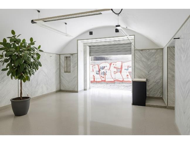 Anteprima foto 2 - Negozio in Vendita a Napoli - Pendino