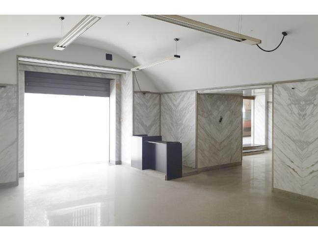 Anteprima foto 3 - Negozio in Vendita a Napoli - Pendino