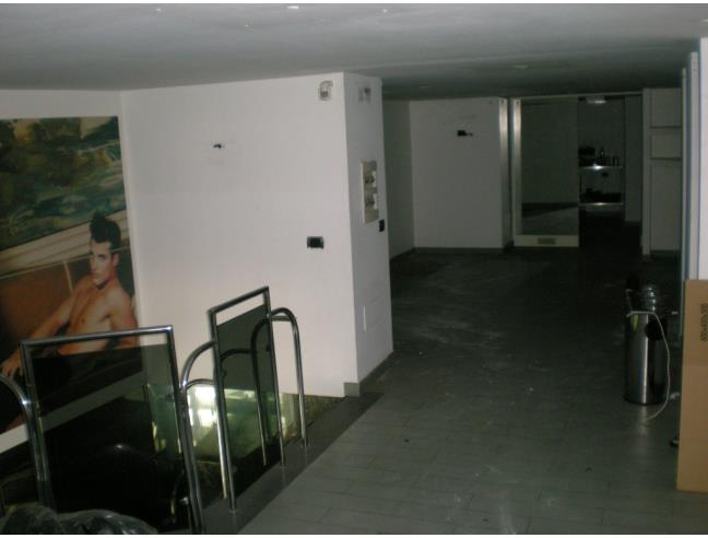Anteprima foto 2 - Negozio in Vendita a Napoli - San Giovanni A Teduccio