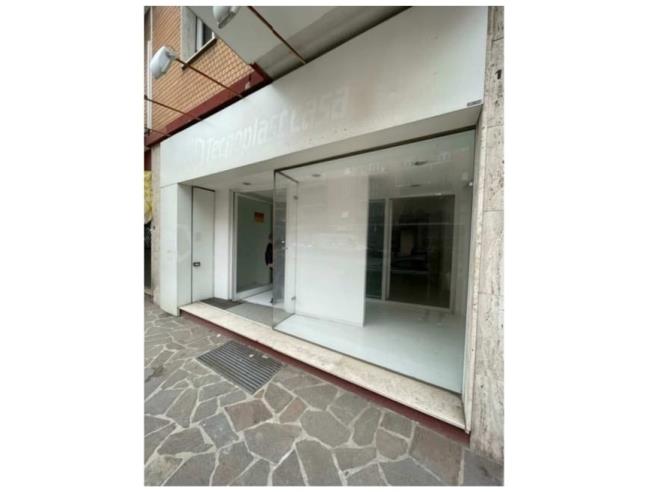 Anteprima foto 2 - Negozio in Vendita a Pesaro (Pesaro e Urbino)