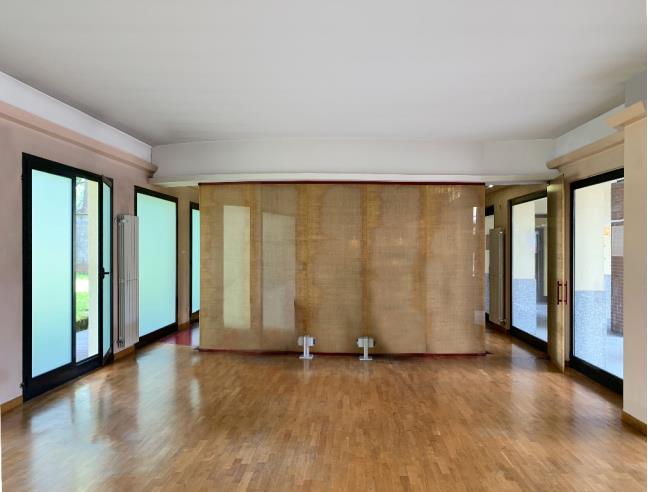 Anteprima foto 4 - Showroom in Vendita a Garbagnate Milanese (Milano)