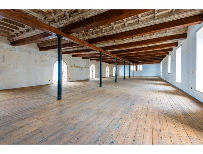 Anteprima foto 2 - Stabile/Palazzo in Vendita a Napoli - Zona Industriale